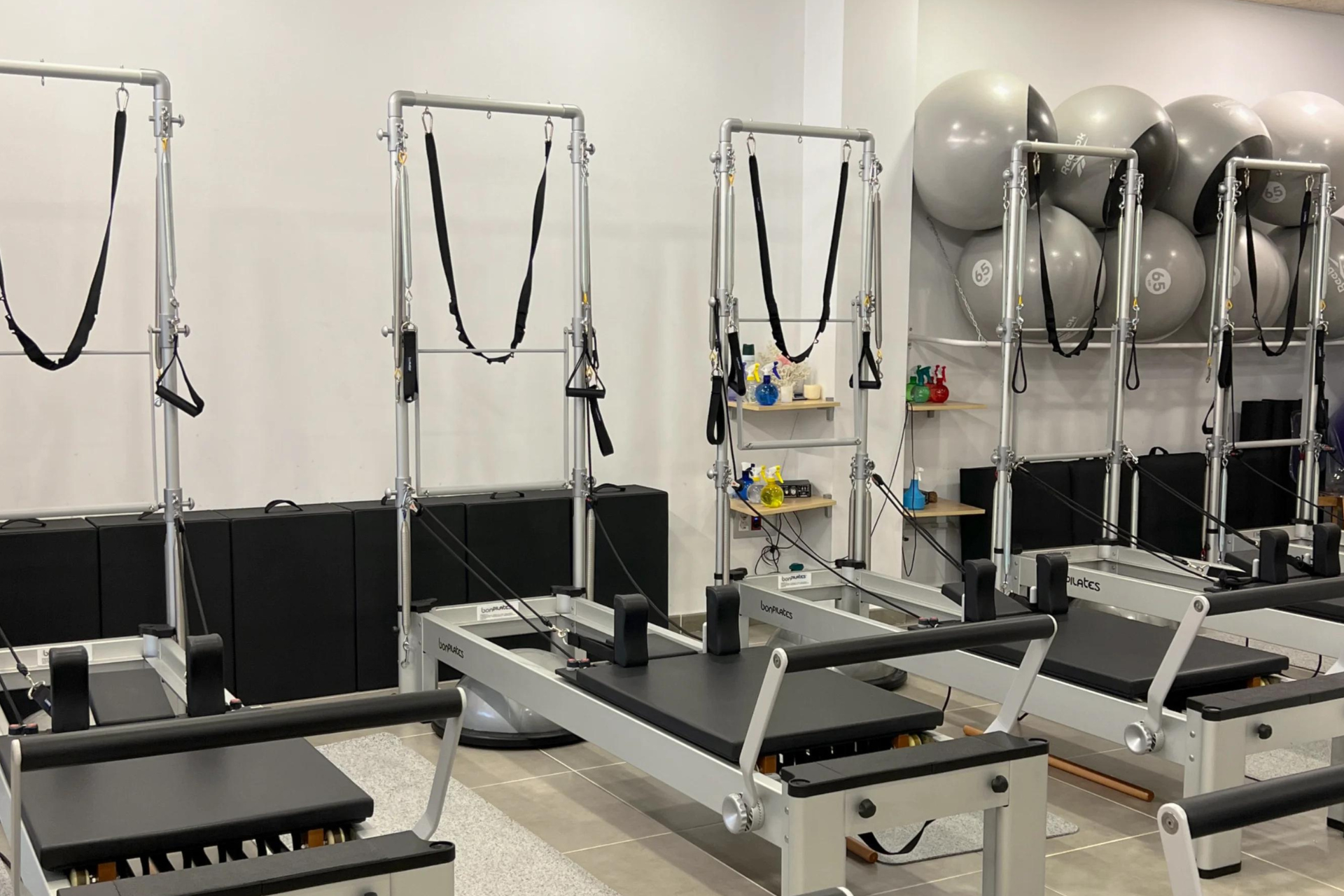 Sala de Pilates Máquina en Clínica Pedrero